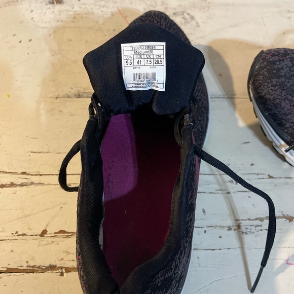 Women’s 9.5 Brooks Anthem Tennis Shoes! - Picture 2 of 3